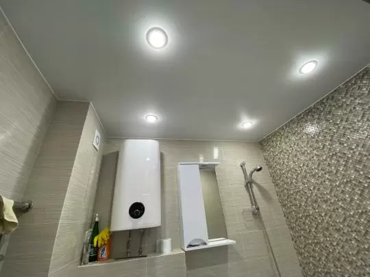 Сатиновый потолок  в санузел